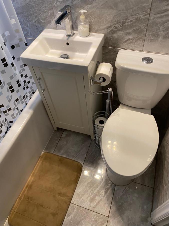 Windsor Airport Room Accommodation Экстерьер фото