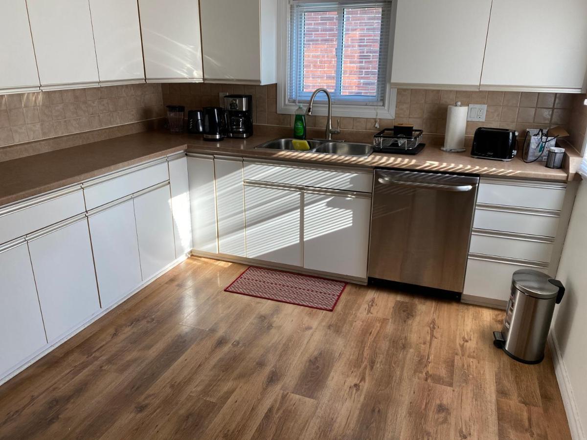 Windsor Airport Room Accommodation Экстерьер фото